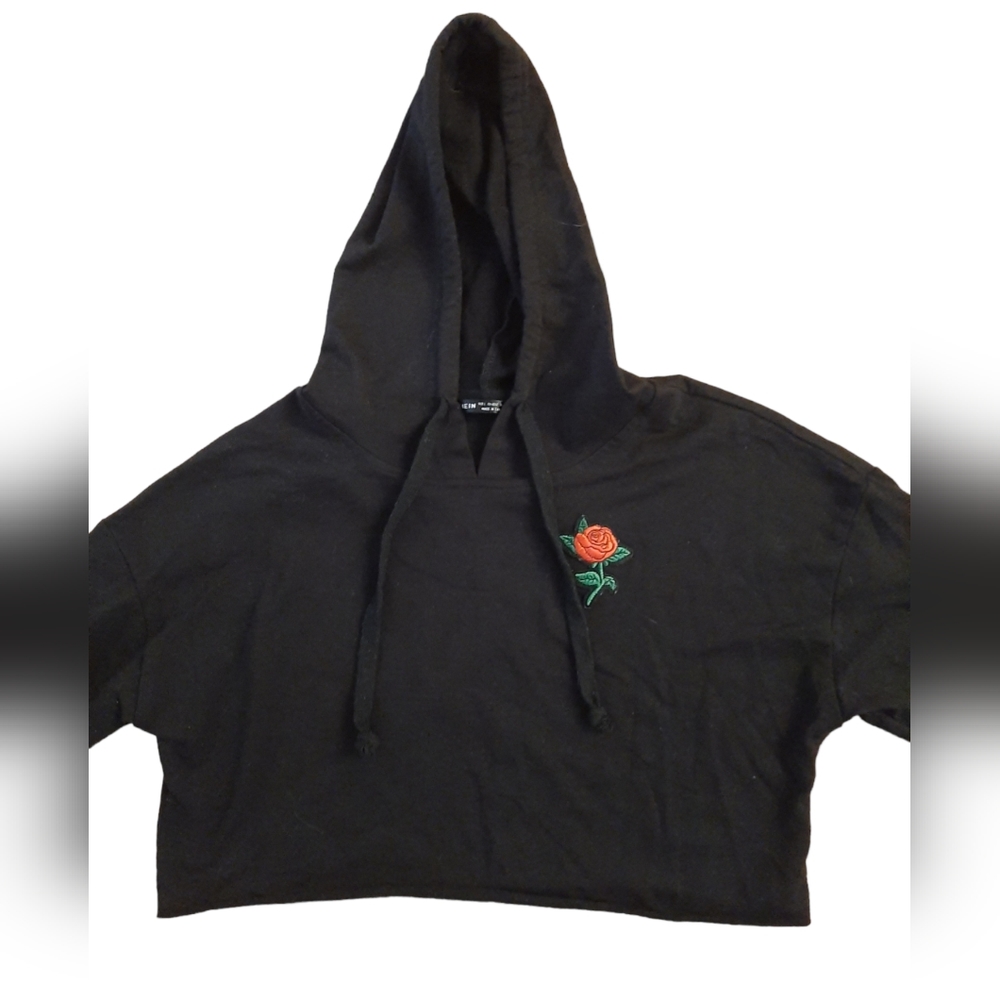 Shein cropped black with rose emblem hoodie Size Large